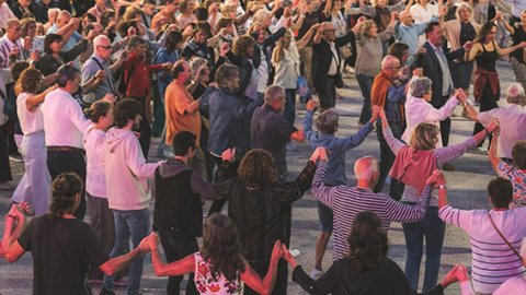 La sardana Adeu, vila d'Olot