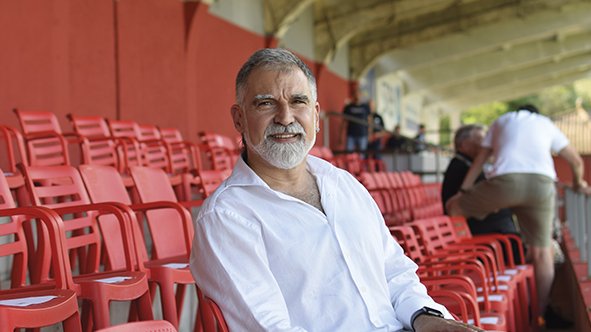 "Per sort però també per desgràcia, l'Olot és un club molt singular"
