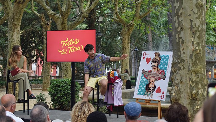 L'artista Rice durant la presentació del cartell i la programació musical de les Festes del Tura 2025