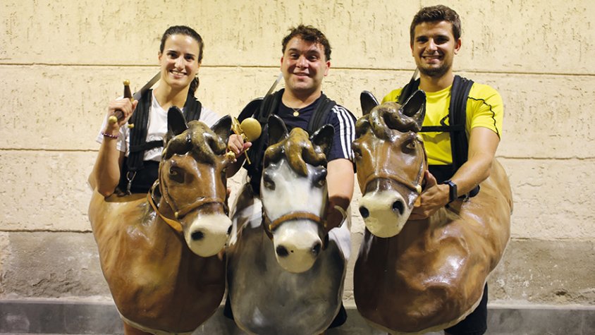L’Helena López, en Ferriol Costa i en Jordi Gelis pleguen després de deu anys ballant amb la faràndula