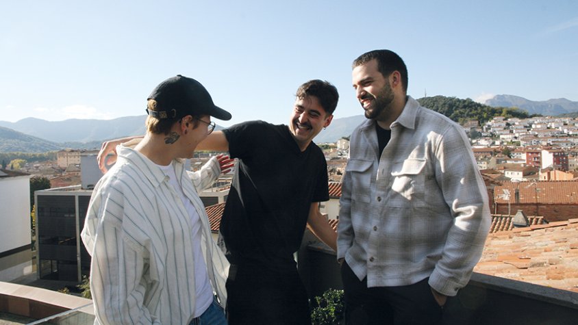 El grup de rock garrotxí Santa Mandra presenta demà el seu segon disc ‘Fins que porti bastó’ a Barcelona, un àlbum d’onze cançons que exploren gèneres diferents.