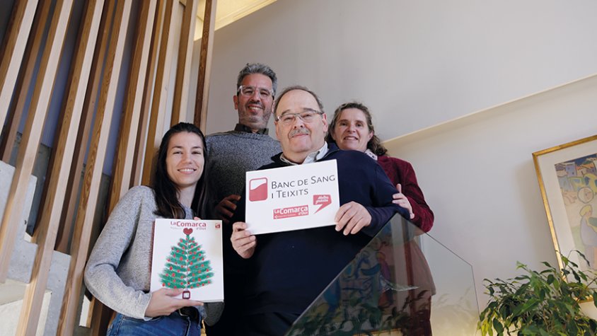 'La Comarca' lliura els 1.000 euros recaptats en el número extraordinari de Nadal al Banc de Sang i Teixits.