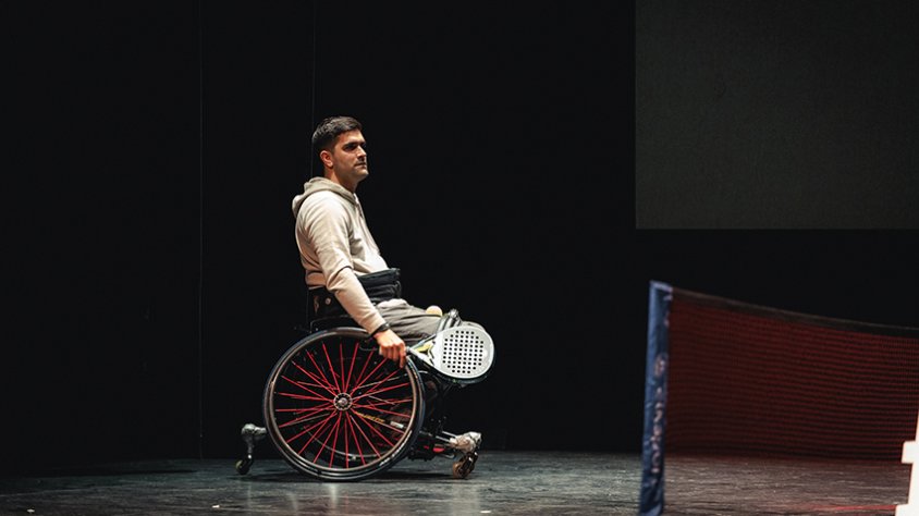 Pau Martín és cinc vegades campió de Catalunya en la modalitat de pàdel en cadira de rodes i líder al màster català en parelles amb el seu company José Luís Montoya.