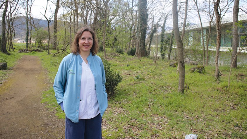 L'ambientòloga Montse Masó s'ha incorporat a la Unitat de Salut Mediambiental Pediàtrica de la Garrotxa per potenciar la recerca i la prescripció de la natura en els infants.