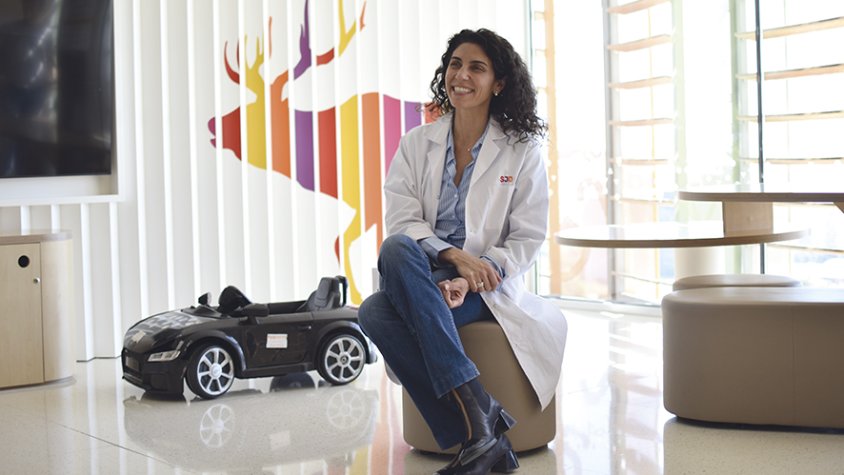 Georgia Sarquella-Brugada, cap de cardiologia pediàtrica a Sant Joan de Déu, ha implantat el marcapassos més petit del món a un nadó.