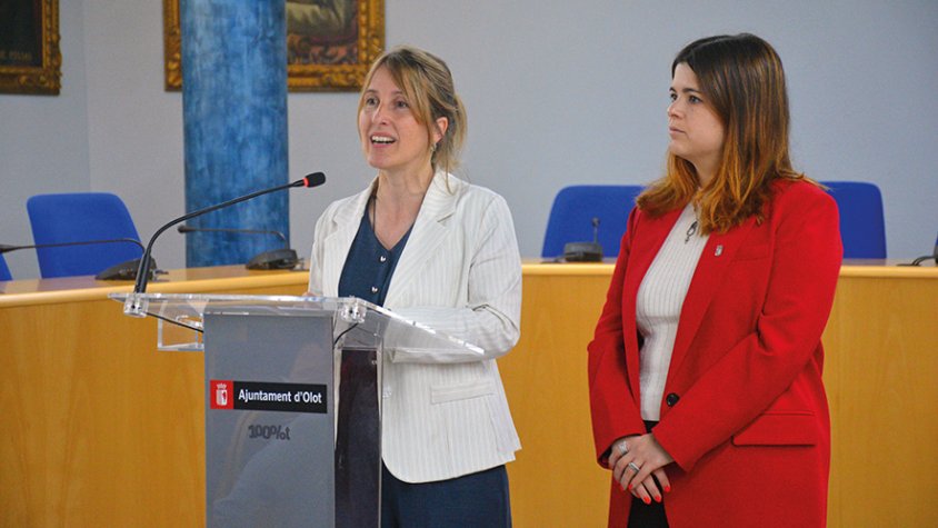 El consistori iniciarà un procediment per poder sancionar amb multes de fins a 3.000 euros els comerços que no tenen la retolació, la cartelleria o l’atenció ciutadana com marca la llei