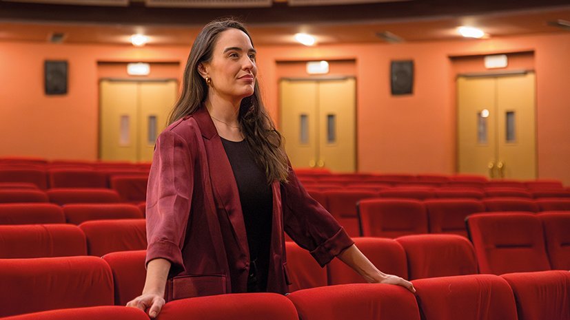 L'artista Anna Lagares triomfa dins i fora de casa. Passa de ser nominada als premis estatals de teatre musical per 'Priscilla, reina del desierto' a guardonada amb el Garrotxí de l'Any.